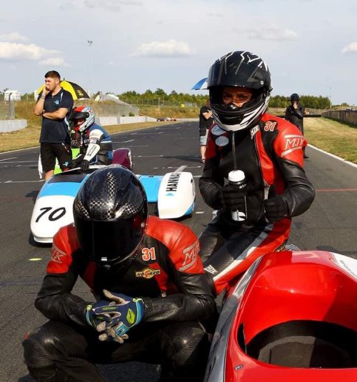 Emmanuelle CLEMENT, passagère side-car, 3 <sup>e</sup> épreuve du Championnat du Monde Sidecar à Oschersleben.