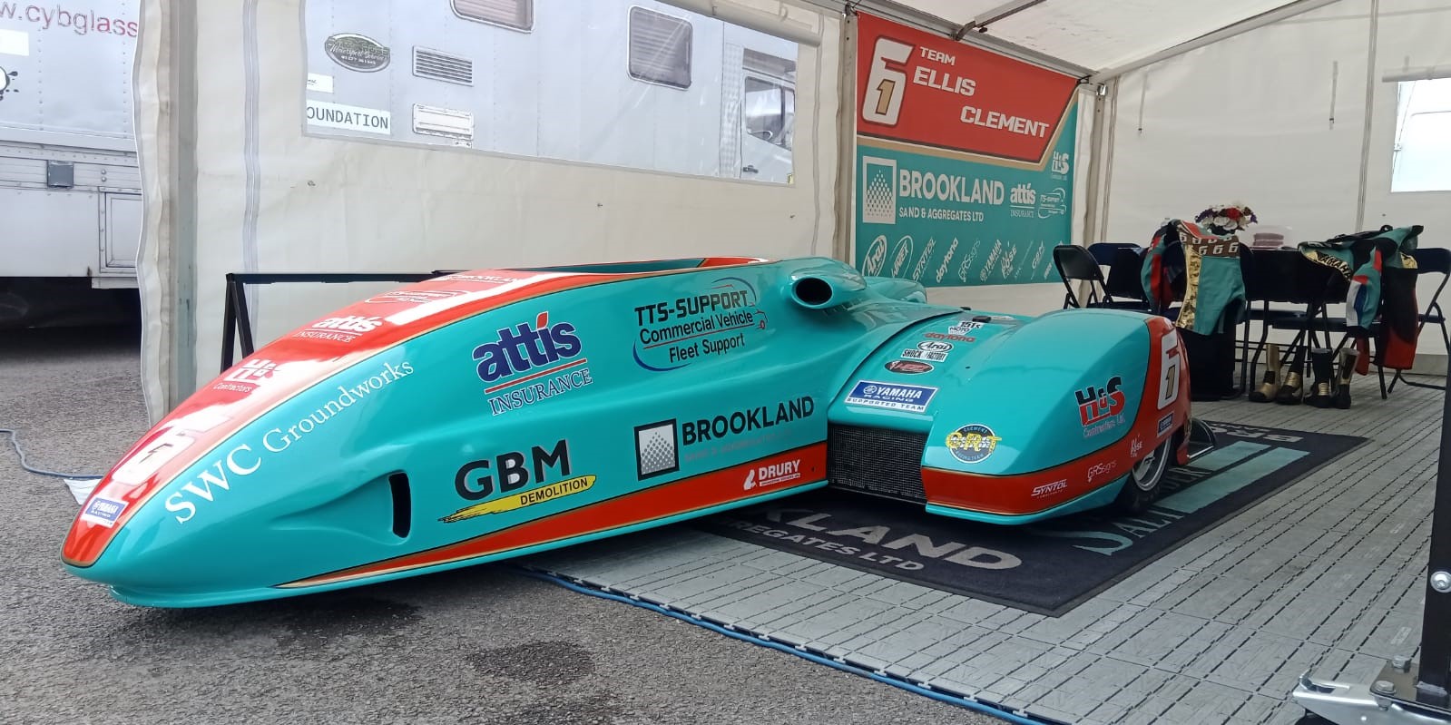 Nouvelles couleurs pour le Duo Todd et Emmanuelle en side-car, en Grande Bretagne les 29, 30/04 et 01/05/23